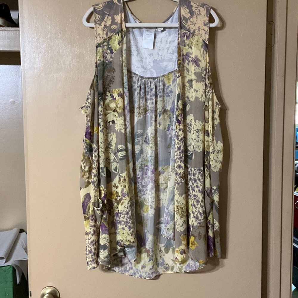LOGO by Lori Goldstein Floral Sleeveless Vest